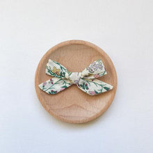 Load image into Gallery viewer, Pixie Petite Bow Clip