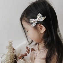 Load image into Gallery viewer, Pixie Petite Bow Clip