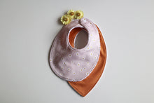Load image into Gallery viewer, Pink Daisy Bib
