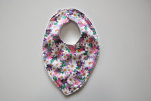 Load image into Gallery viewer, Spring Daisy Bib
